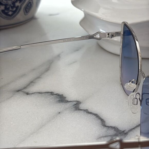 Quay Glow Up Sunnies blue - Picture 7 of 9